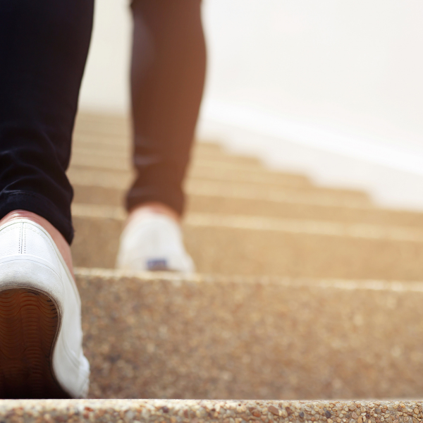 Using stairs after knee replacement